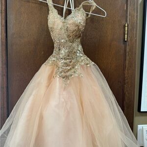 Cinderella Divine Gold size small homecoming/prom dress like new only tried on